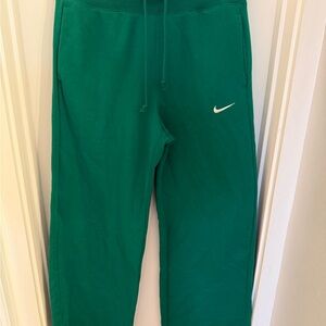 Nike women’s Emerald Joggers